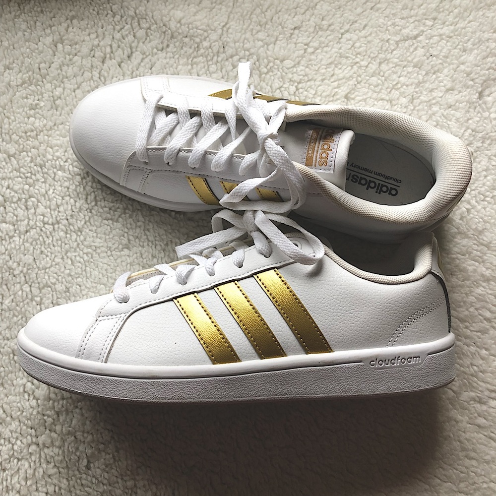 NWOT Adidas CloudFoam Sneakers